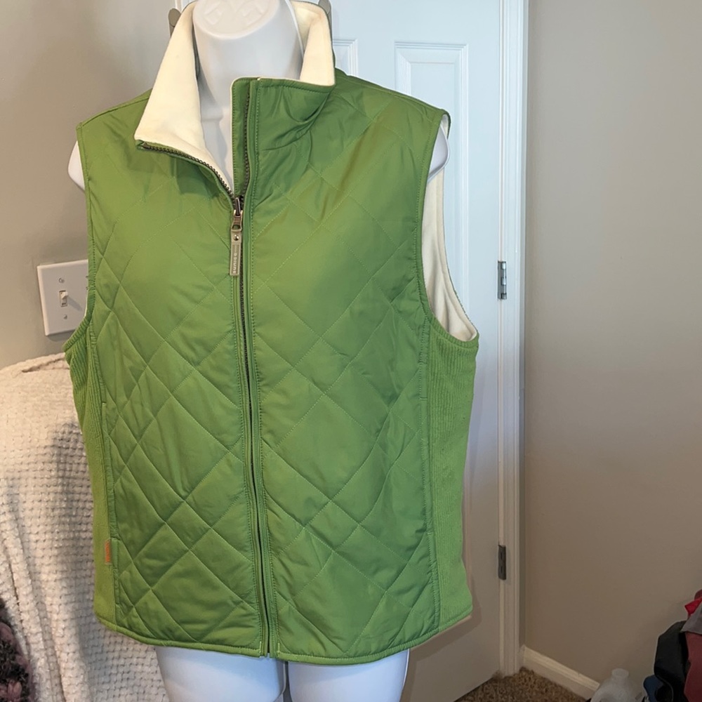 Women's Weather Sunice zippered green vest with white fleece lining ,sz M